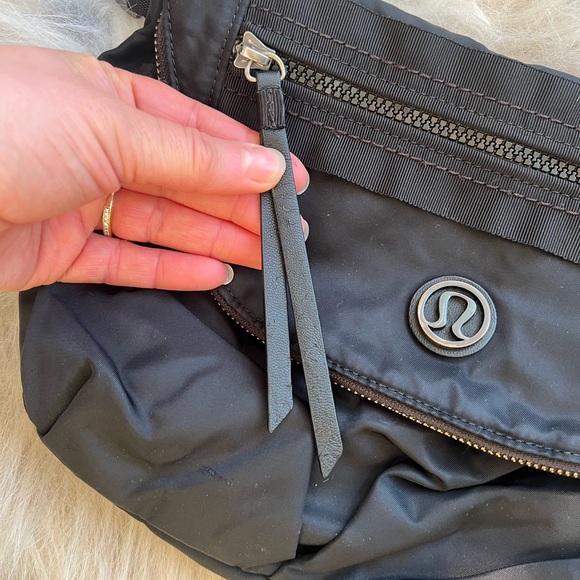 lululemon athletica Classic Black Crossbody Bag - Picture 2 of 3